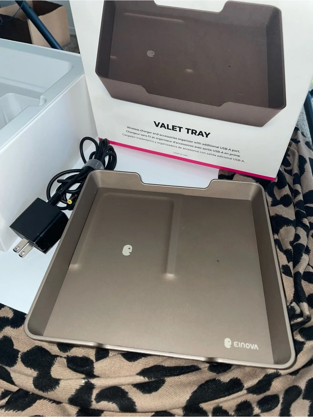 Einova Wireless charging Valet Tra